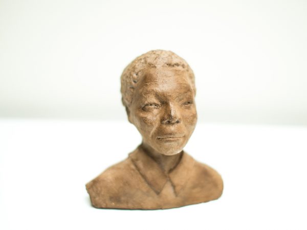 thumbnail galerie sculpture Plâtre Mandela 2 terres ethniques by Anne Requillart